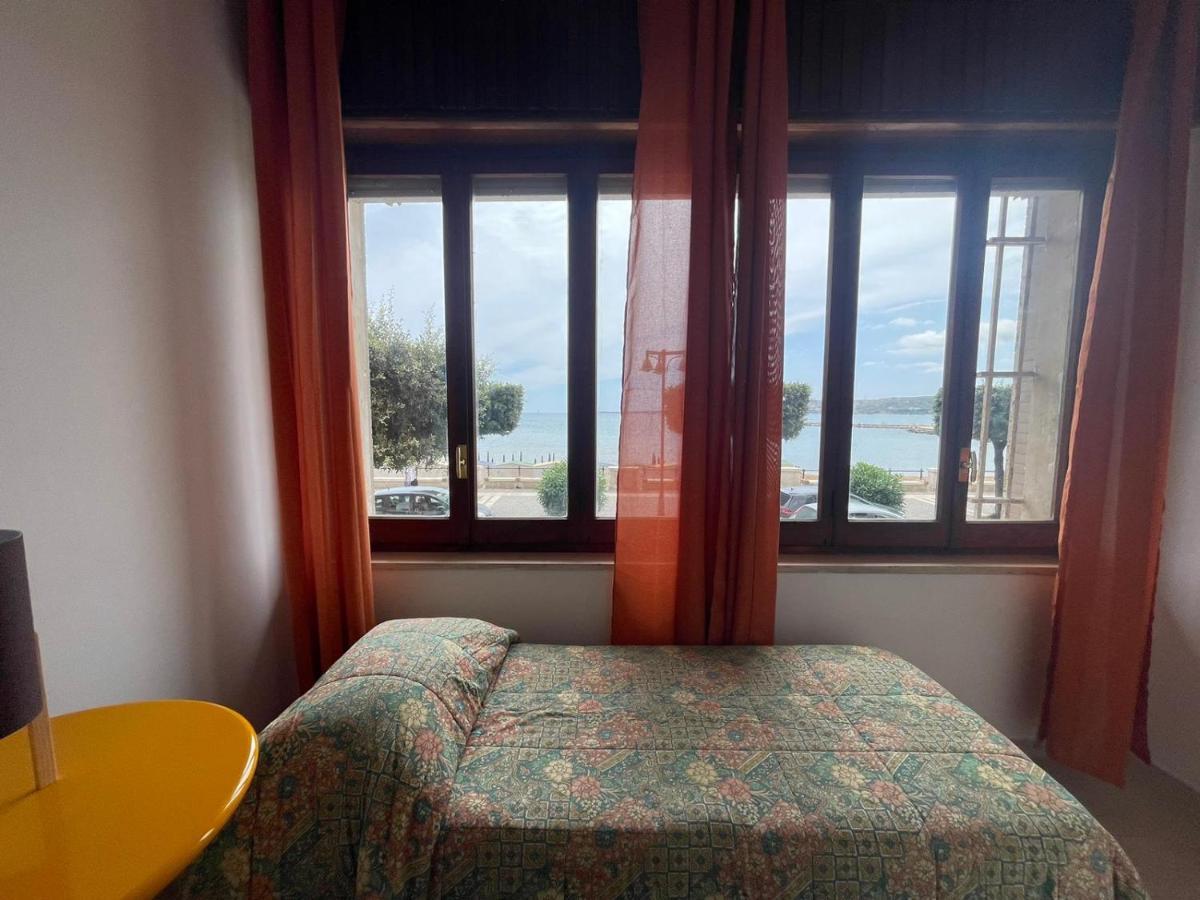 La Finestra Sul Mare B&B Crotone Exterior foto